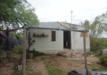 Venta casa con gran lote en calle Inti Huasi y los Chorillos en Villa Parque,Lago San Roque. -